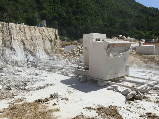 石切り場のダイヤモンド ワイヤーは大理石の花こう岩の水晶ブロックの切断については機械を見た