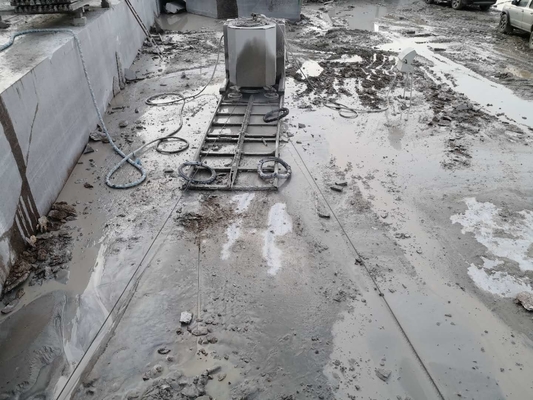 石切り場のダイヤモンド ワイヤーは大理石の花こう岩の水晶ブロックの切断については機械を見た