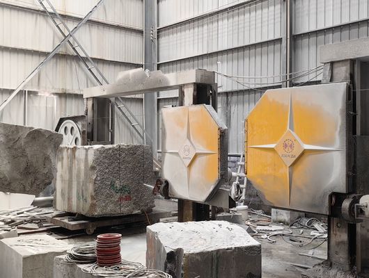 ダイヤモンドワイヤセール内 最大加工サイズ 2000*3000*1500mm そして総重量 5500kg