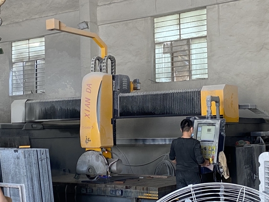 5100kg ブリッジ切断機 自動テーブル移動 15m3/h 水消費