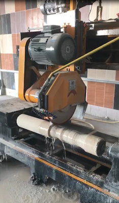 シンプルで実用的な構造を持つCNC 2pcs バラスター切断機