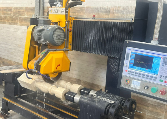 高効率のCNC 2pcs バラスター切断機 キングポスト 道路障壁
