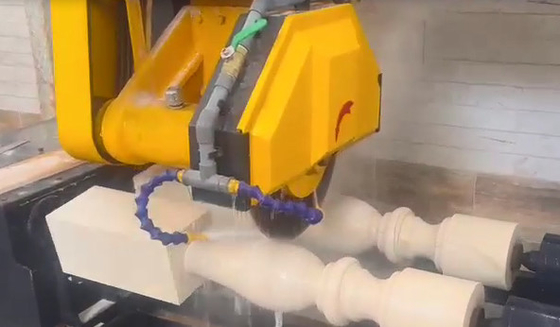 高効率のCNC 2pcs バラスター切断機 キングポスト 道路障壁