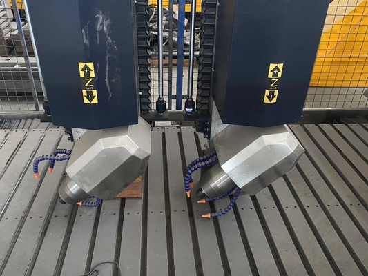 Xianda 4軸 高精度 CNC 彫刻機 0.02mm 位置付け精度と 5.5KW スピンドルパワー