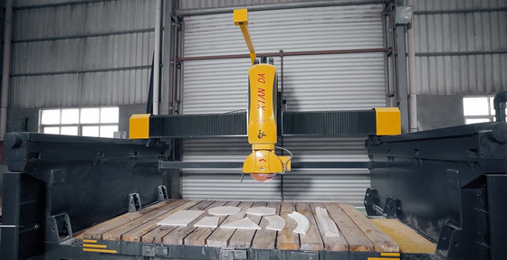 シアンダ イタリア製 CNC 多機能カウンタートップ加工センター 5 軸 ブリッジ 石切断機
