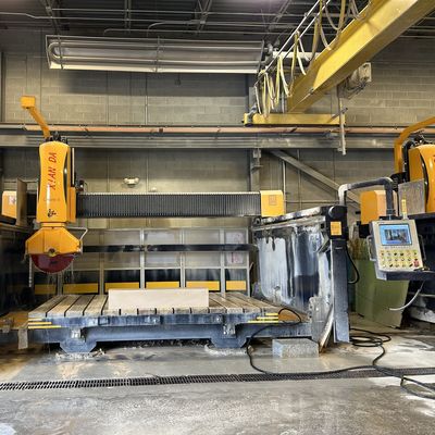 精密切削と5軸の石切削機械と500mmのマックスリフティング旅行