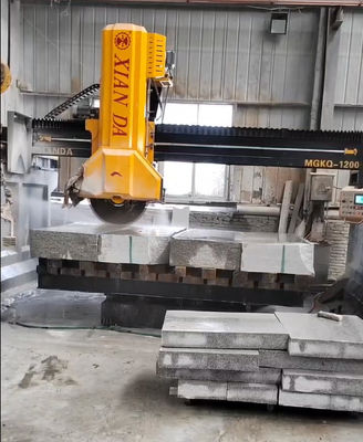 高速4コラムの中間ブロック切断機 精密切断のための総電力29/37kw