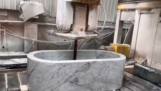 5 軸 CNC ルータ 20 kW BT40 スピンドル 精密石切削のための真の5 軸同時制御とハイブリッドテーブル設計
