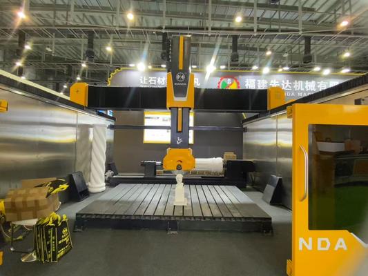 5 軸 CNC ルータ 20 kW BT40 スピンドル 精密石切削のための真の5 軸同時制御とハイブリッドテーブル設計