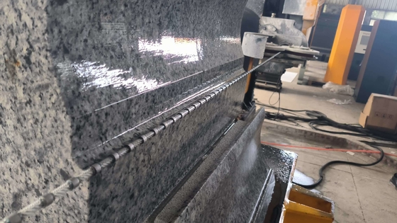 ダイヤモンドワイヤサー切断機 石器機械 5 軸 CNC 高効率の石切断形状のためのダイヤモンドワイヤサー