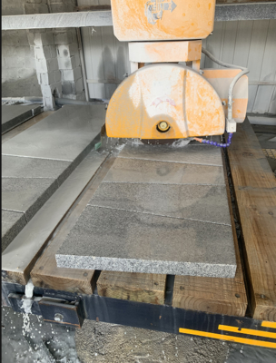 0～60°サーボモーターベベリング付き四軸ブリッジ型石材切断機