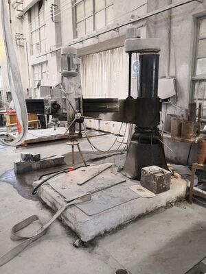 墓石 石灯 洗面台 掘削機