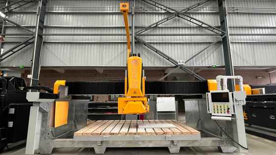 4軸インテリジェントブリッジ石切断機 600mm ソーブレード 高級 CNC システム グランイト・マーブル・スラブ加工