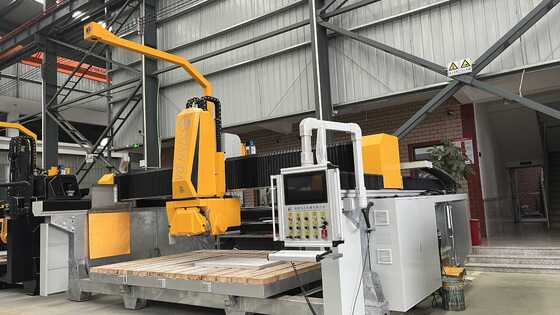 4軸インテリジェントブリッジ石切断機 600mm ソーブレード 高級 CNC システム グランイト・マーブル・スラブ加工