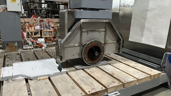 イタリア製DDXシステム搭載5軸ブリッジ型石材切断機 900mmソーブレード ±0.1mm切断精度