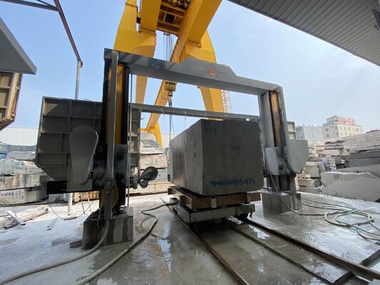 PLC制御 ダイアモンドワイヤーソーマシン 3000×3000×1500mm マルブルとグランイトブロックを分割する同期スクリュードライブ