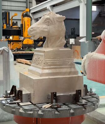 インターポレート制御とBT40スピンドルを持つ6軸のCNCロボット石切断機 3100mmまでの大規模彫刻用