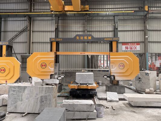 XIANDA CNC-2500SA 高精度CNCダイヤモンドワイヤーソーマシン、20トン積載容量、360度サーボ回転テーブル（石材プロファイリング用）