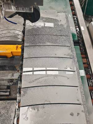 グラニートと大理石加工のための自動垂直CNCダイヤモンドワイヤーソーマシン