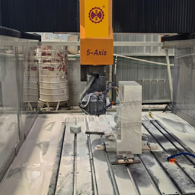 7.5KWヘビーデューティスピンドルと3000×1300mm加工テーブルを備えた5軸石材CNC彫刻機、全方向3D彫刻用