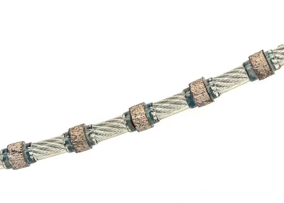 花こう岩のブロックのドレッシングはダイヤモンド ワイヤー切断にロープをかける11mmをメートルごとの40のビード用具を使う