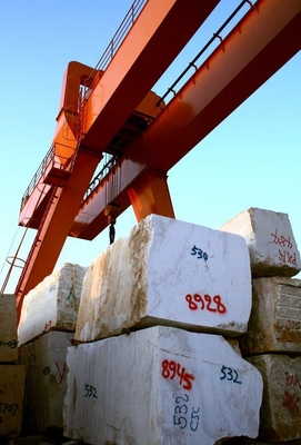 19kwブロックの石の切断ワイヤーは花こう岩3500X3500X2100mmについては打抜き機を見た